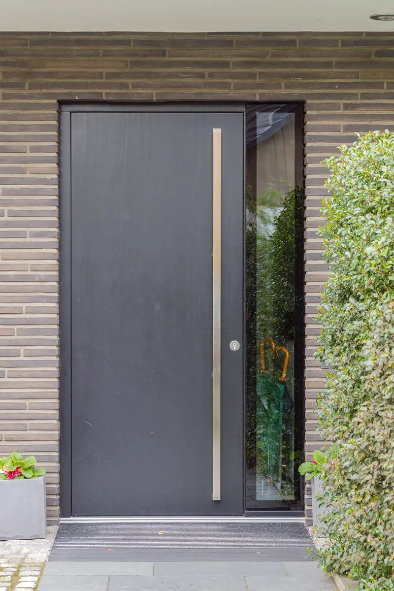 Fabrication et pose de portes d'entrée sur-mesure